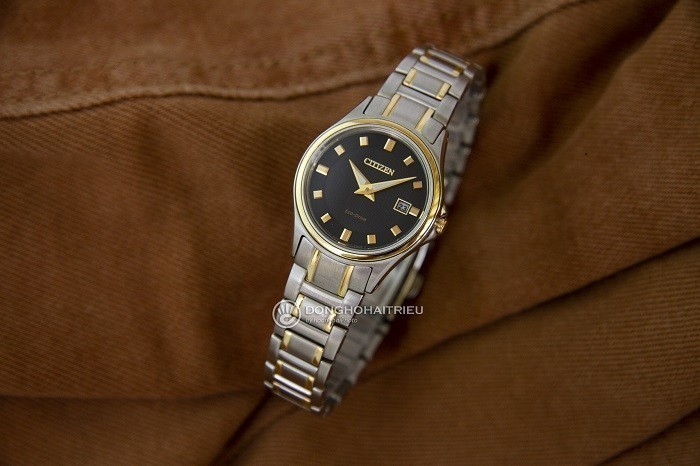 Đồng hồ Citizen GA1039-53E: Viền kim loại vàng sang trọng - Ảnh 1