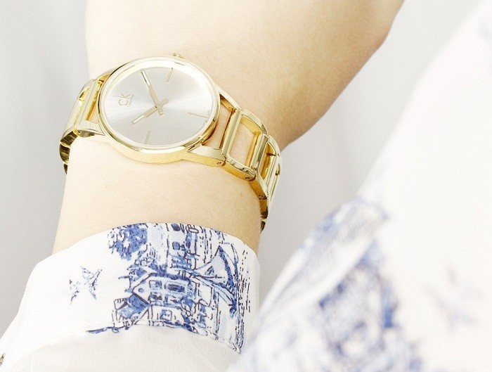 Đồng hồ Calvin Klein K3G23526: Thiết kế lắc tay trẻ trung - Ảnh 1