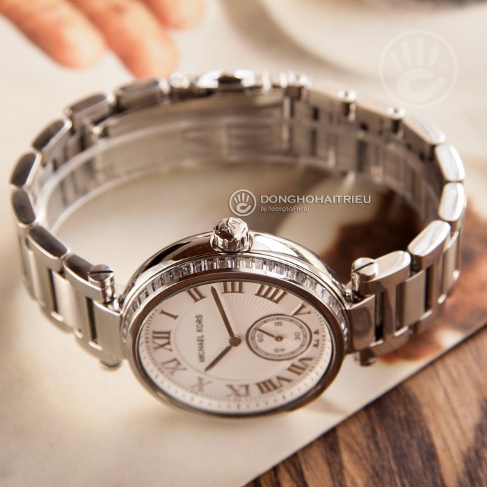 Đồng hồ Michael Kors MK5866, thiết kế mặt số chải tia lạ mắt 5