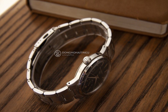 Review ng h Orient SEL05002B0 m t k nh sapphire cao c p