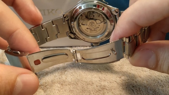 Review đồng hồ Seiko SRPC17K1: Thiết kế vẻ ngoài lịch lãm. - Ảnh: 3