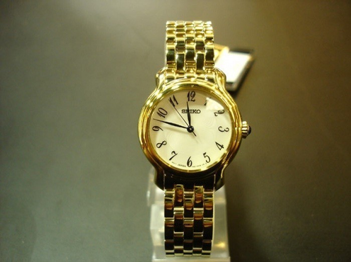 Review đồng hồ Seiko SRZ392P1 dáng vẻ nữ tính, thời trang - Ảnh 4