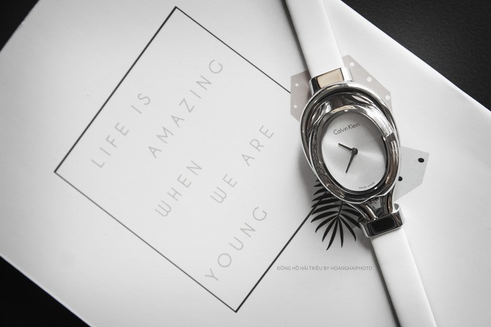 Đồng hồ Calvin Klein K5H231K6: Mặt số hình giọt nước độc lạ - Ảnh 1