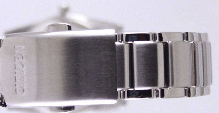 Review đồng hồ Citizen EP5781-50E kính Sapphire chống trầy-ảnh 3