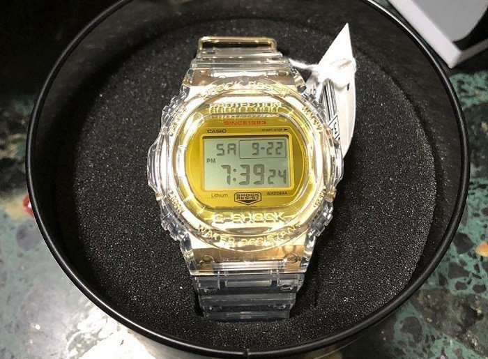 Review đồng hồ G-Shock DW-5735E-7DR: Thiết kế trong suốt - Ảnh 2