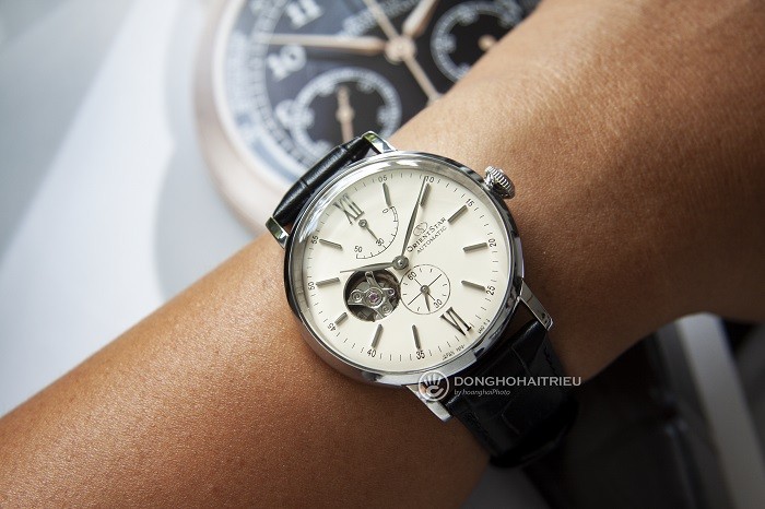 Review đồng hồ Orient RE-AV0002S00B: Đẹp cổ điển lịch lãm - Ảnh 1