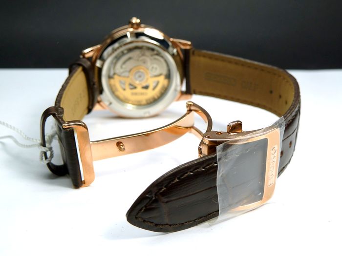 Review đồng hồ Seiko SRPA16J1 nam: kính Sapphire chống trầy - Ảnh 4