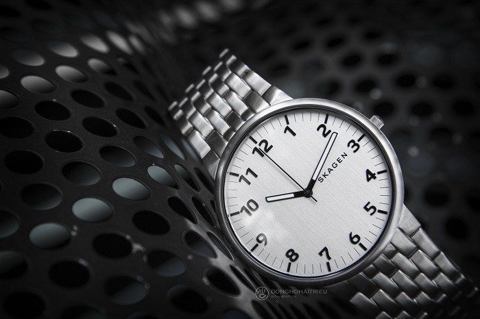 Review đồng hồ Skagen SKW6200: Thiết kế mạ bạc sang trọng - Ảnh 2
