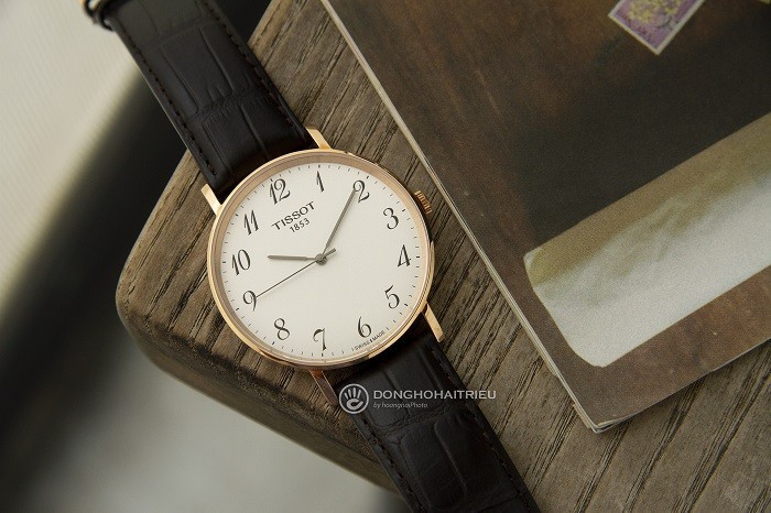 Review đồng hồ Tissot T109.610.36.032.00: Mặt chữ số lớn- Ảnh 1