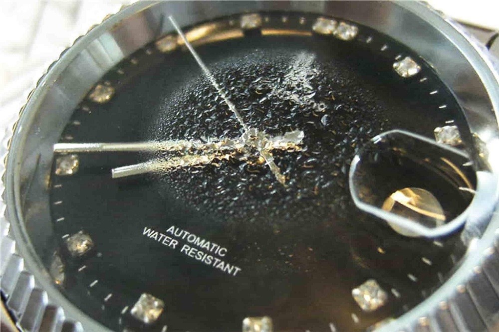 Water Resistant có ý nghĩa gì trên đồng hồ đeo tay hiện nay - Ảnh: 17