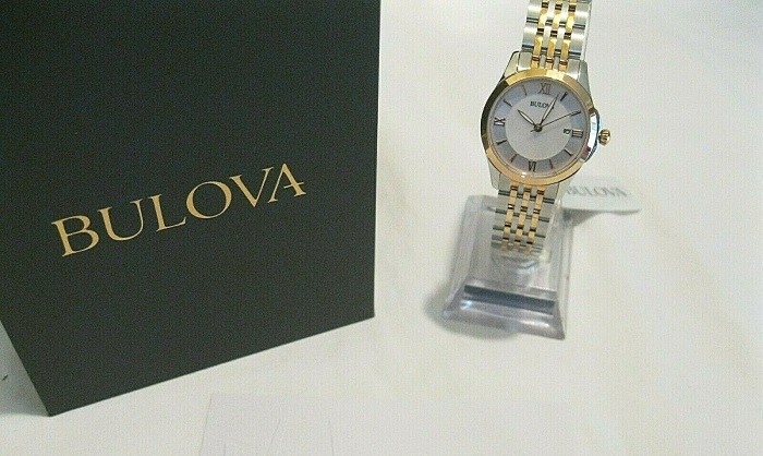 Review đồng hồ Bulova 98M125: Bộ kim phủ dạ quang nổi bật-1