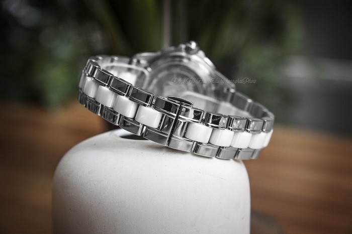 Đồng hồ Doxa D151SMW nổi bật kim cương và đá ngọc trai - Ảnh 2