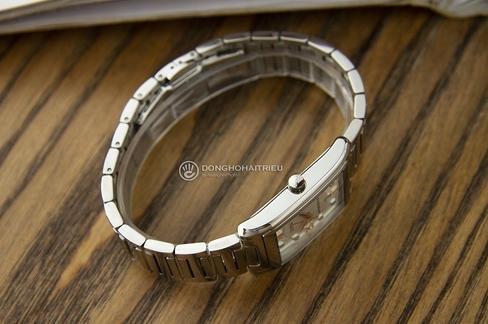 Đồng hồ Doxa D195SSD với mặt kính đính kim cương sang trọng - Ảnh 4