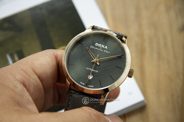 Review đồng hồ Doxa D224RGY mặt kính sapphire chống trầy - Ảnh 2