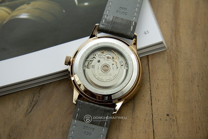 Review đồng hồ Doxa D224RGY mặt kính sapphire chống trầy - Ảnh 4