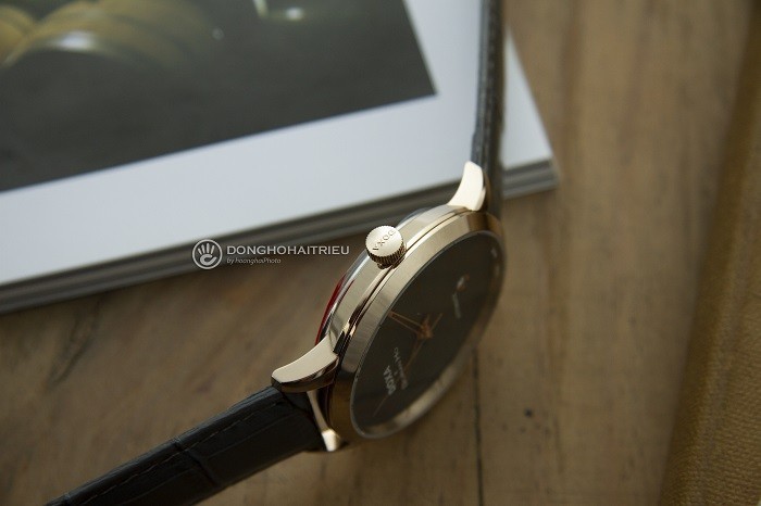 Review đồng hồ Doxa D224RGY mặt kính sapphire chống trầy - Ảnh 5
