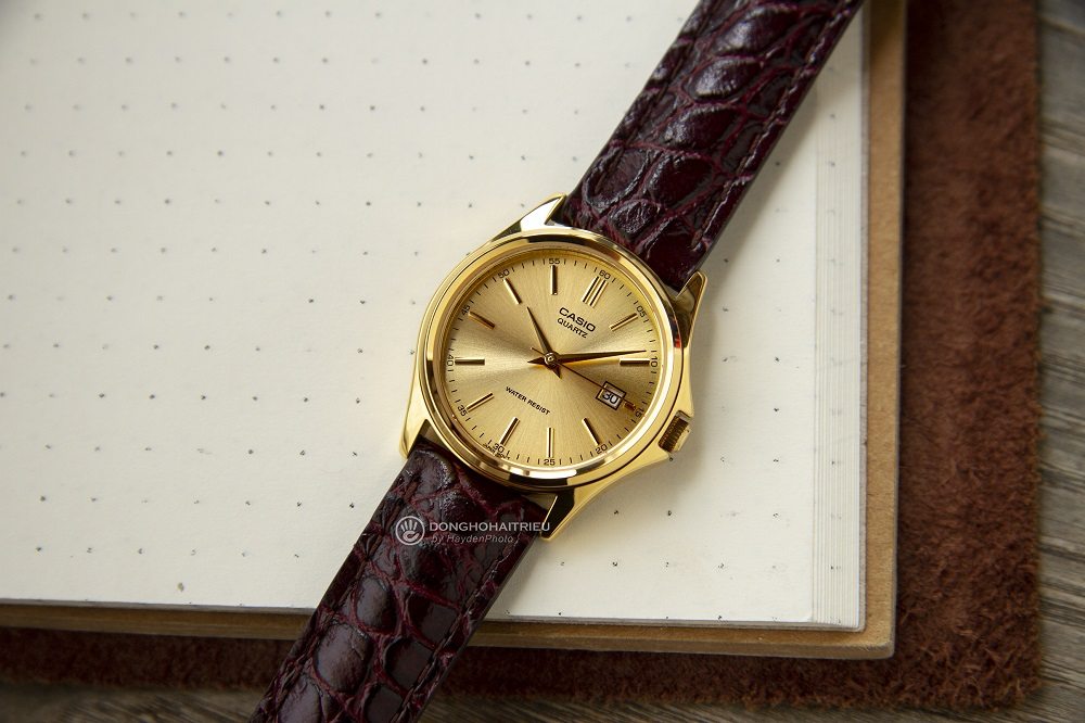 Cận cảnh chiếc đồng hồ Casio sở hữu dây đeo được làm từ chất liệu dây da tổng hợp - Ảnh 9