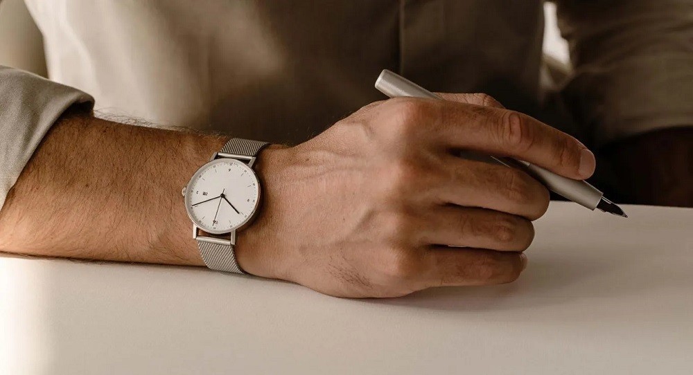 Đồng hồ nam giá từ 2 đến 3 triệu sử dụng máy pin - Ảnh 3