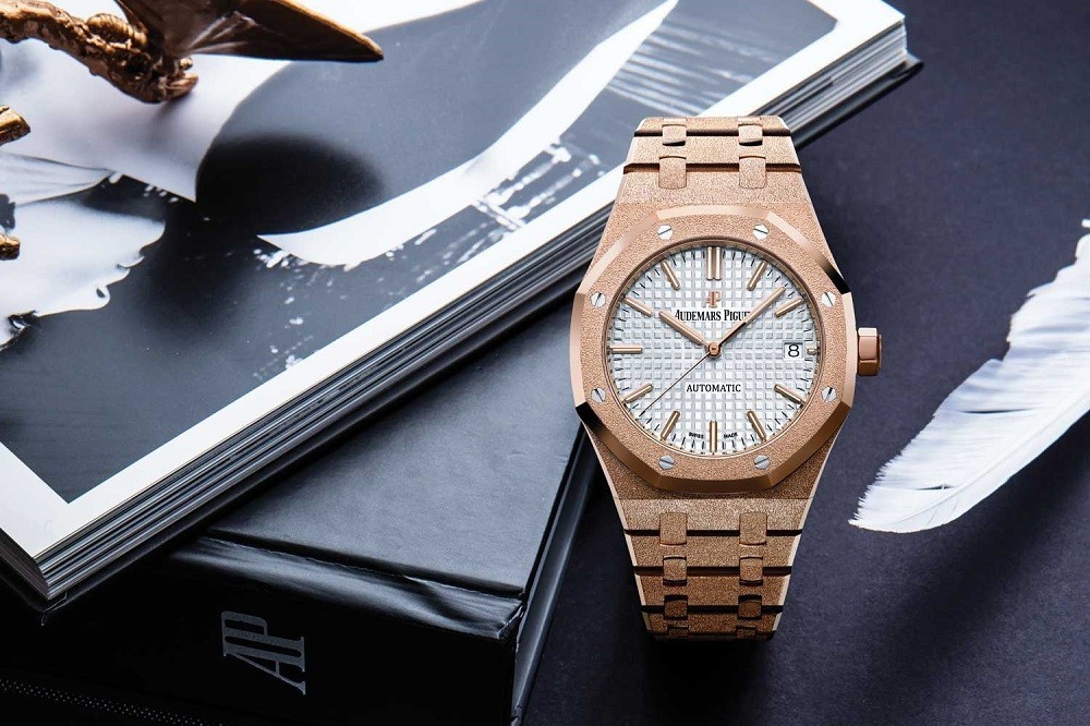 10 thương hiệu đồng hồ vàng 18k nguyên khối nổi tiếng nhất 1