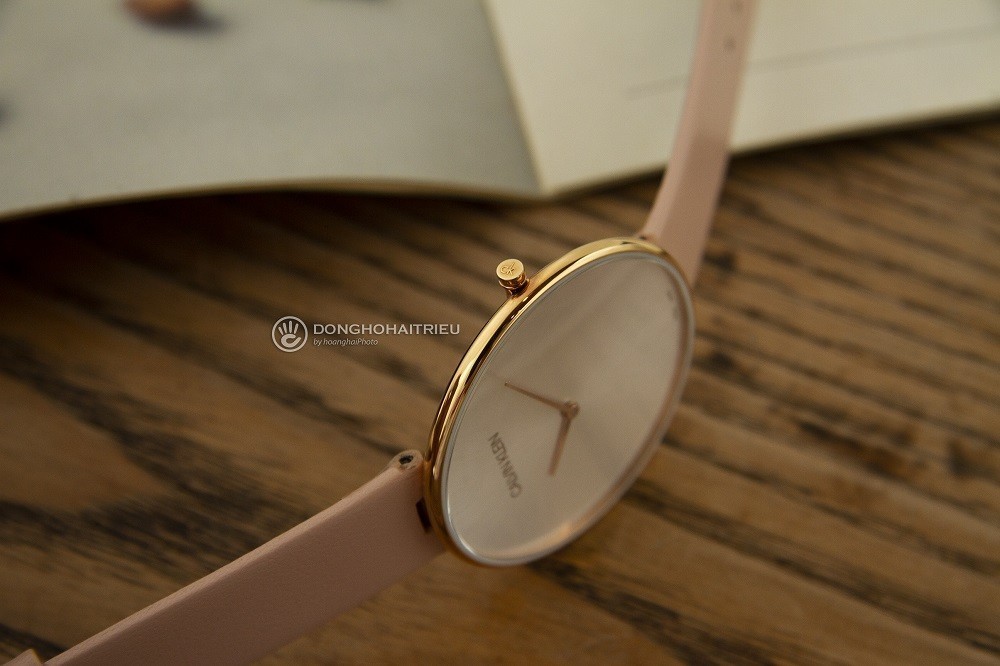 Đồng hồ Calvin Klein dạng lắc mỏng, không làm đau tay người dùng - Ảnh 2