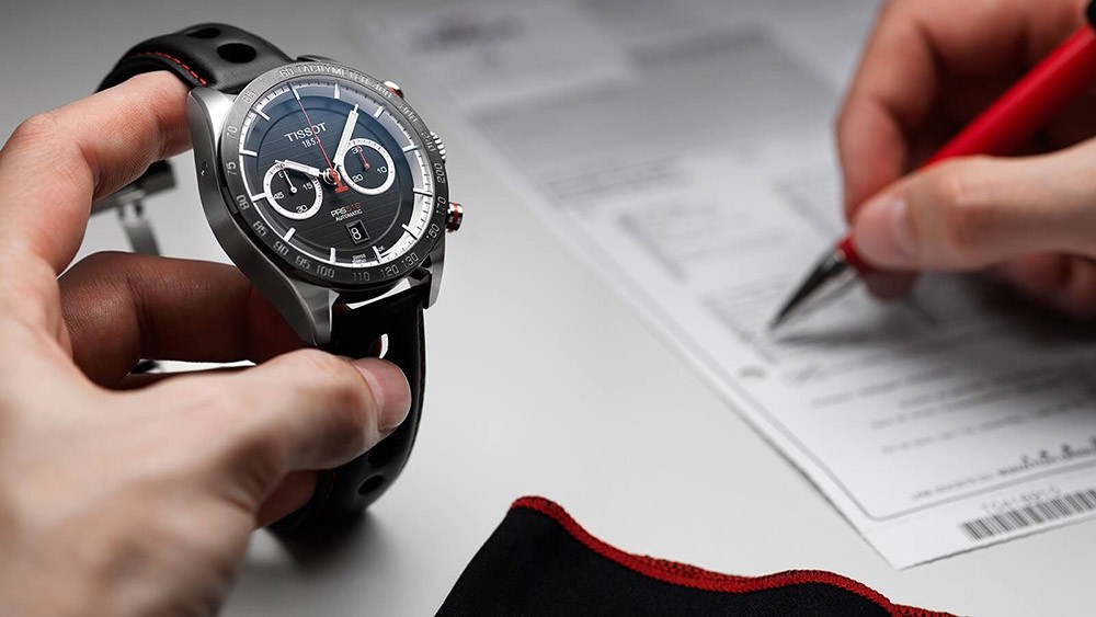 Hãy cân nhắc kĩ trước khi chọn mua đồng hồ Tissot xách tay vì tình trạng hàng trộn trên thị trường là rất phổ biến