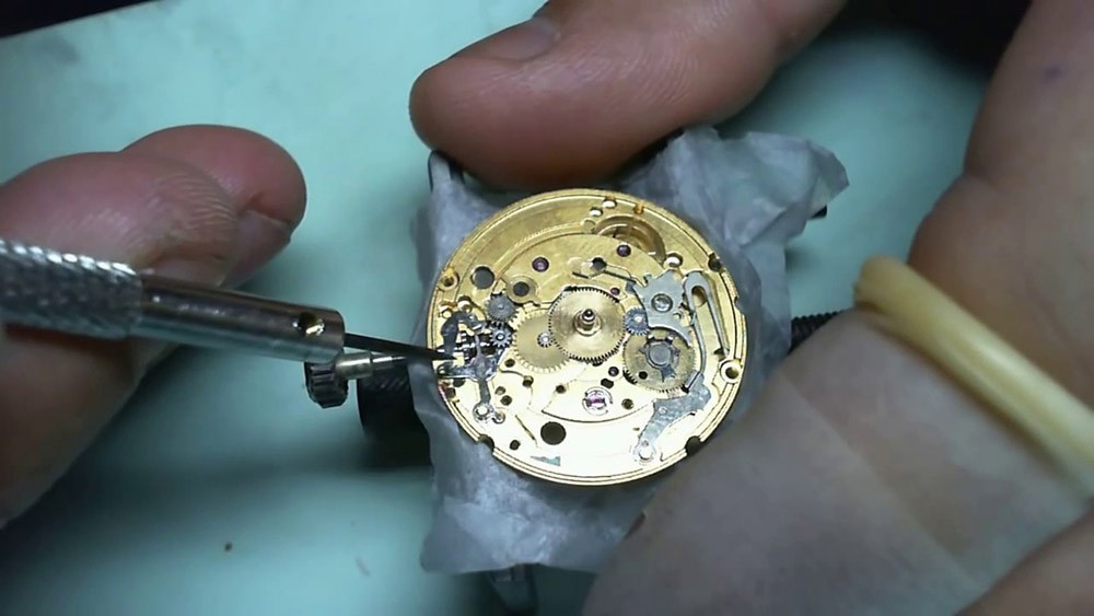 Bộ máy rẻ tiền của đồng hồ Tissot 1853 Trung Quốc rất dễ hỏng