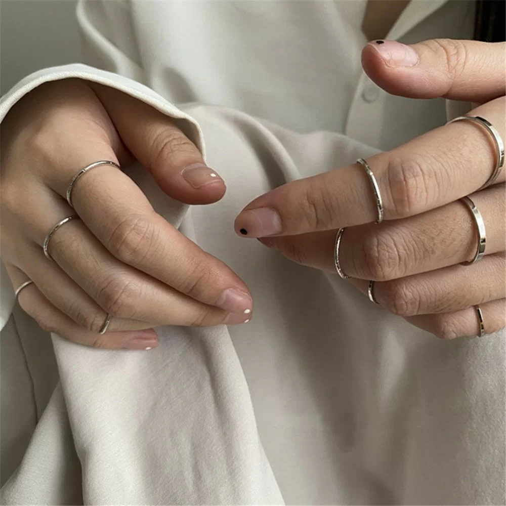Ý nghĩa của đeo nhẫn ngón cái – Heliosjewels.vn
