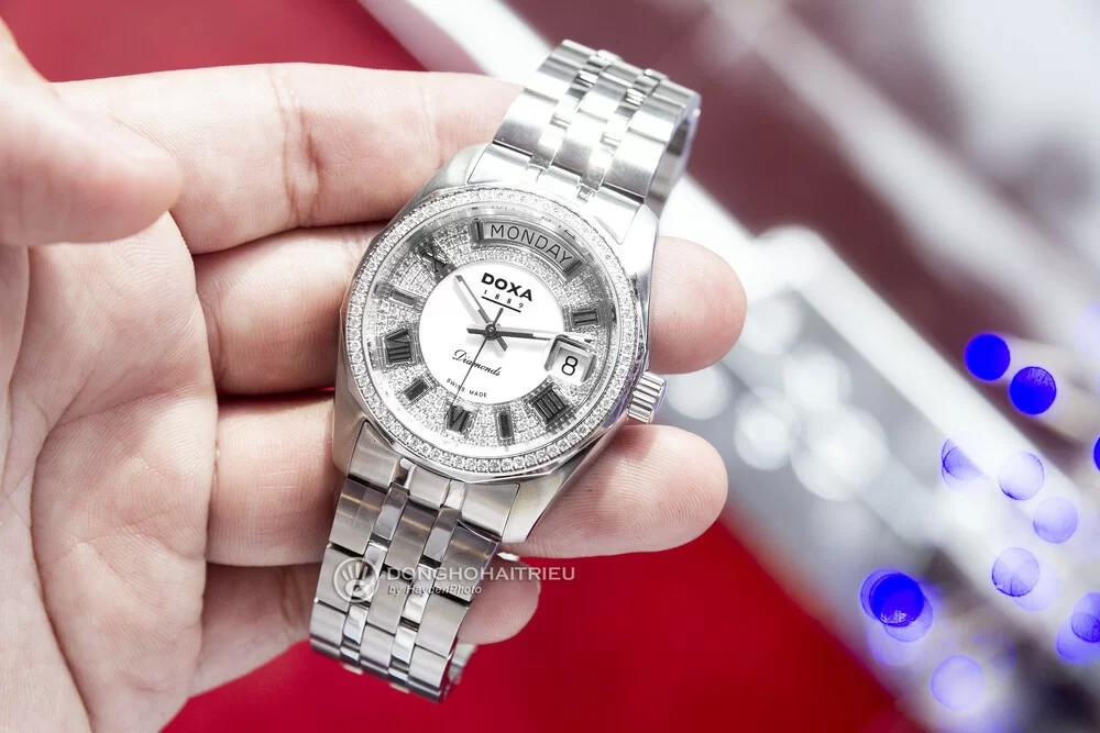 Những chiếc đồng hồ Full kim cương giá tốt, bán chạy tại VN - Ảnh 1
