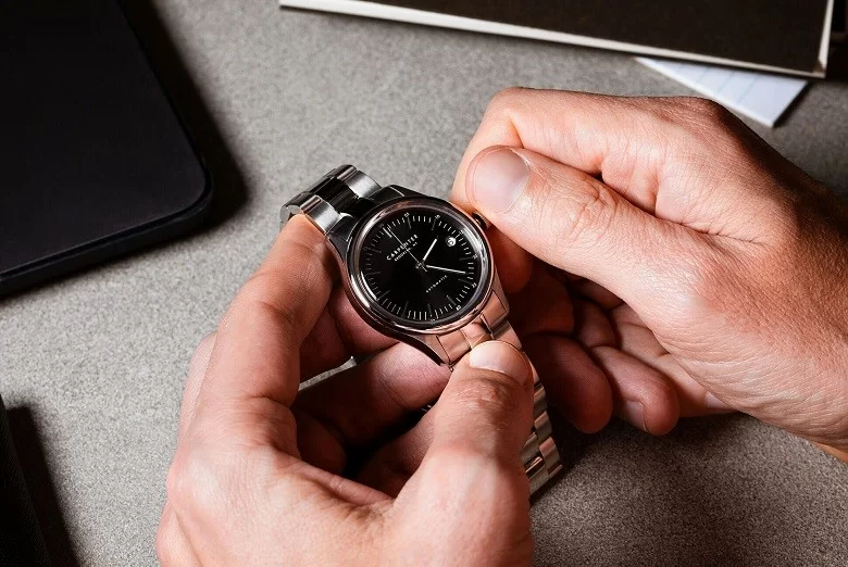 Cách chỉnh đồng hồ đeo tay đơn giản cho người mới