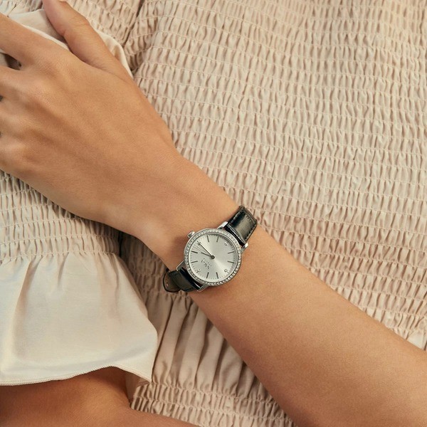 Cách chọn đồng hồ đeo tay nữ đúng size màu kiểu dáng đẹp - Ảnh 12