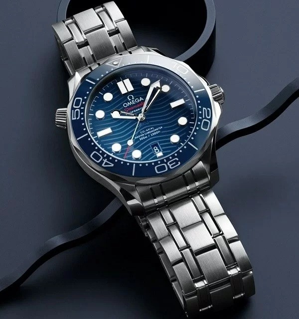 Đồng hồ Omega được thiết kế sang trọng, lịch lãm dành cho giới luxury