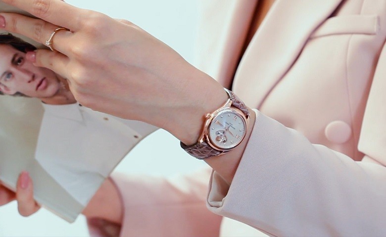 Đồng hồ cho nữ doanh nhân cũng nên ưu tiên lựa chọn những tone màu nhẹ nhàng, thiết kế đơn giản - Ảnh 5