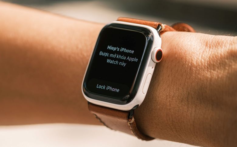 Cách mở khóa Iphone bằng Apple Watch khi đeo khẩu trang - Ảnh 4