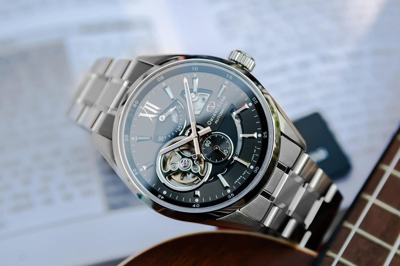 Với vẻ ngoài của một chiếc đồng hồ truyền thống, nhưng Orient Star lại sở hữu các tính năng vô cùng hiện đại - Ảnh 11