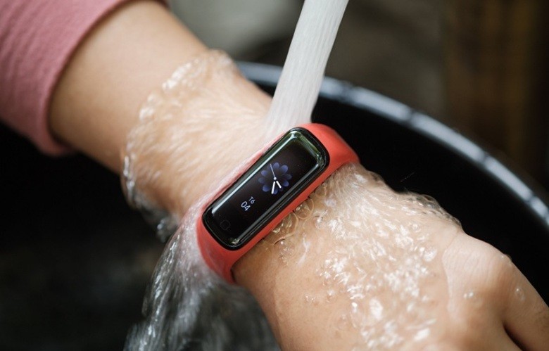 Đồng hồ thông minh giá rẻ chú ý độ chống nước - Ảnh 11