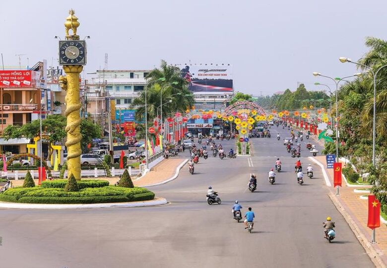 Tháp đồng hồ ở Việt Nam tại Hậu Giang rồng vàng - Ảnh 10