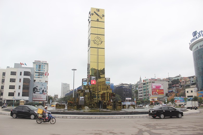 Tháp đồng hồ ở Việt Nam ở Hạ Long - Ảnh 8