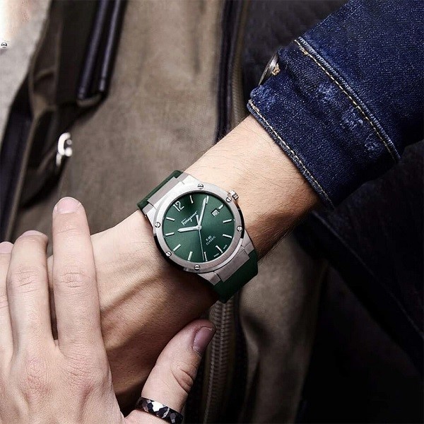 Biết cách đeo đồng hồ Salvatore Ferragamo phối hợp với quần áo thích hợp sẽ giúp bạn trở nên thu hút - Ảnh 17