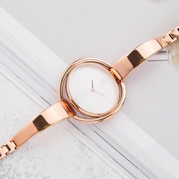 Đồng hồ lắc tay của Calvin Klein nhận được sự yêu thích đặc biệt bởi phái nữ - Ảnh 16