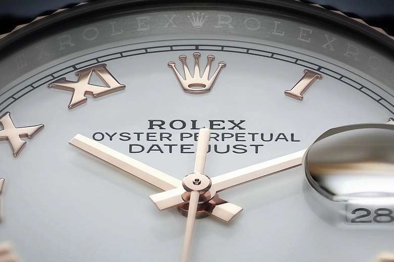Từng chi tiết của chiếc đồng hồ Rolex Oyster được chế tác một cách tinh xảo - Ảnh 18