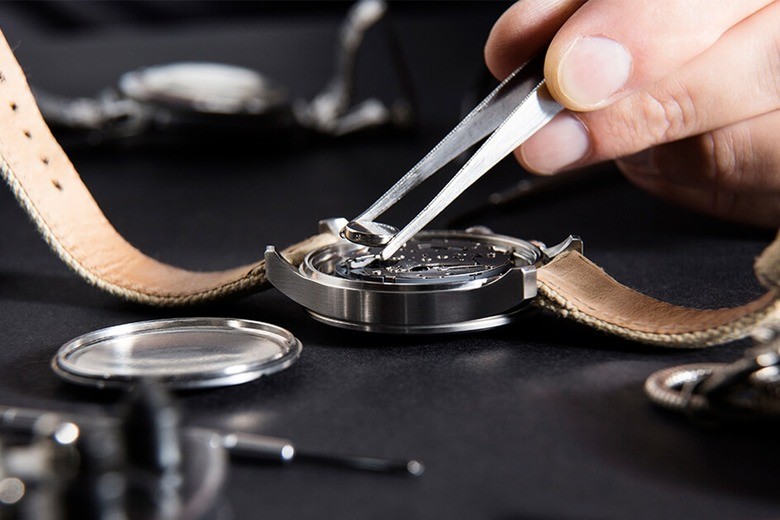 Sửa đồng hồ Omega giá bao nhiêu 5 lưu ý khi sửa chữa Omega - Ảnh 2