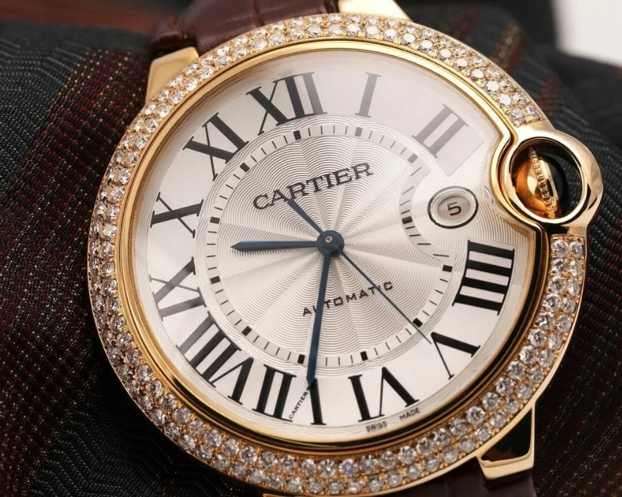 7 thương hiệu đồng hồ đính kim cương thật đáng mua nhất - hình 2