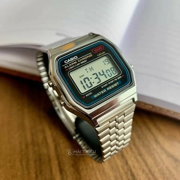 Mẫu đồng hồ ấn tượng khác xa với các mẫu đồng hồ Citizen mặt vuông là Casio điện tử - Hình 8