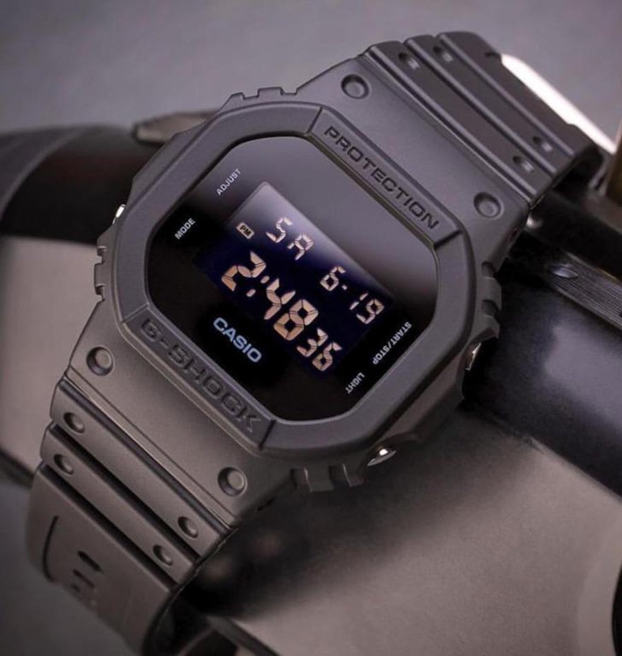 Đồng hồ Casio G Shock DW-5600BB-1DR chính hãng 100% - hình 6