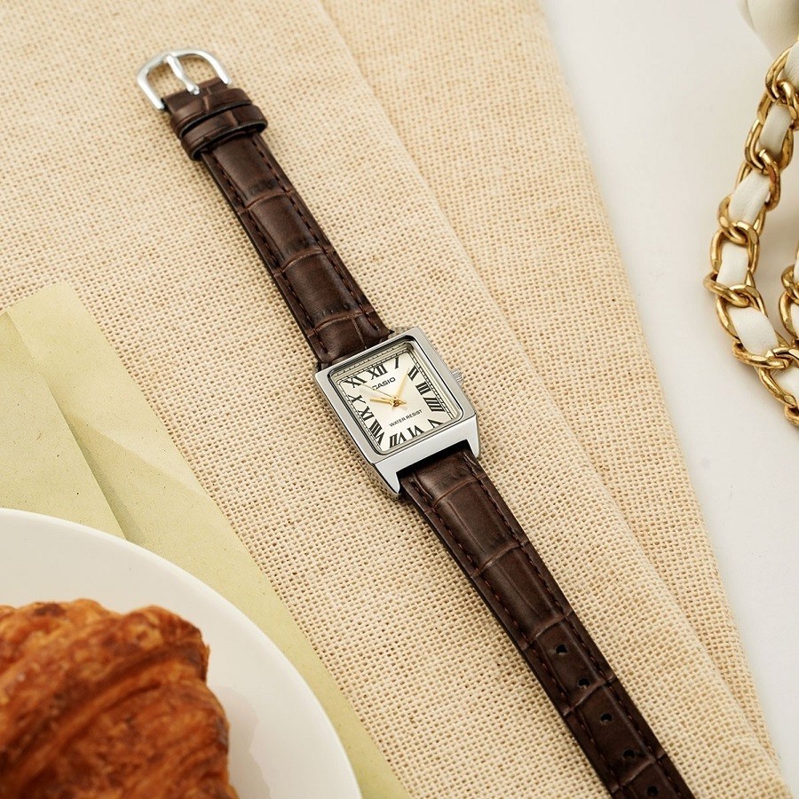 Đồng hồ nữ Casio mặt chữ nhật cổ điển
