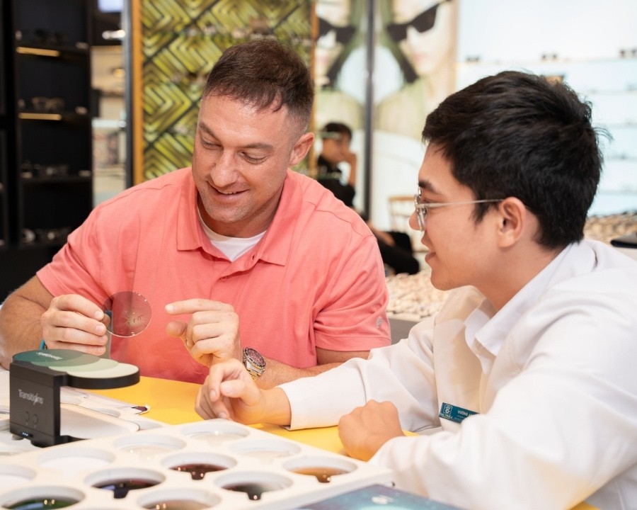 Những sai lầm phổ biến khi mua tròng kính mắt gây hại cho thị lực và sức khỏe mắt