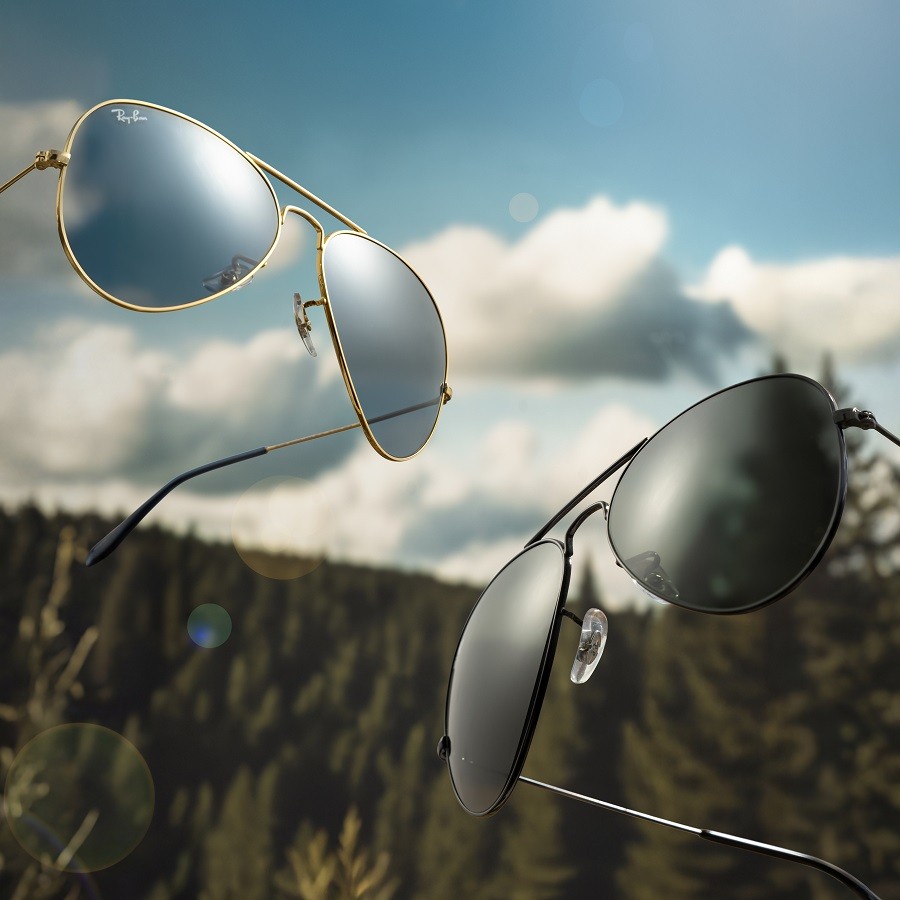 Bảng giá kính RayBan được niêm yết công khai tại showroom