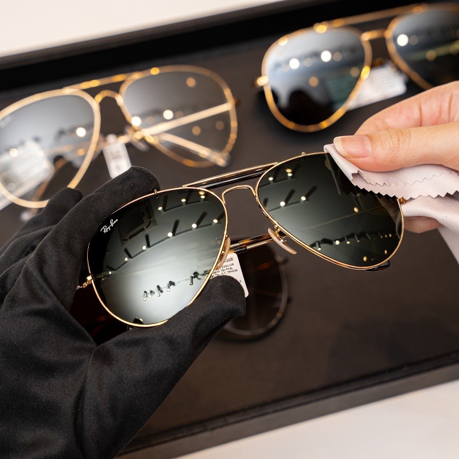Mẫu Aviator trang bị tròng kính Chromance