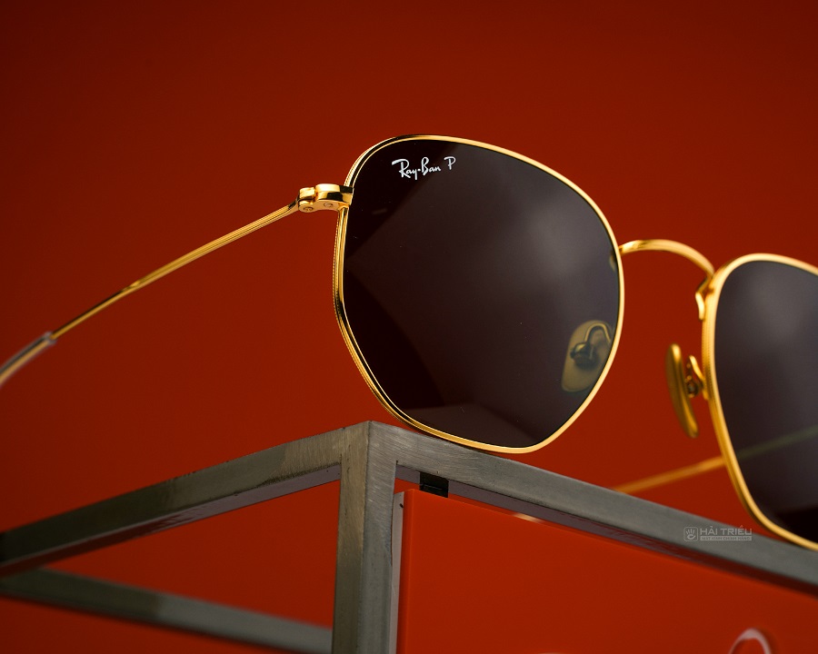 Tròng Polarized được ký hiệu bằng ký tự "P"